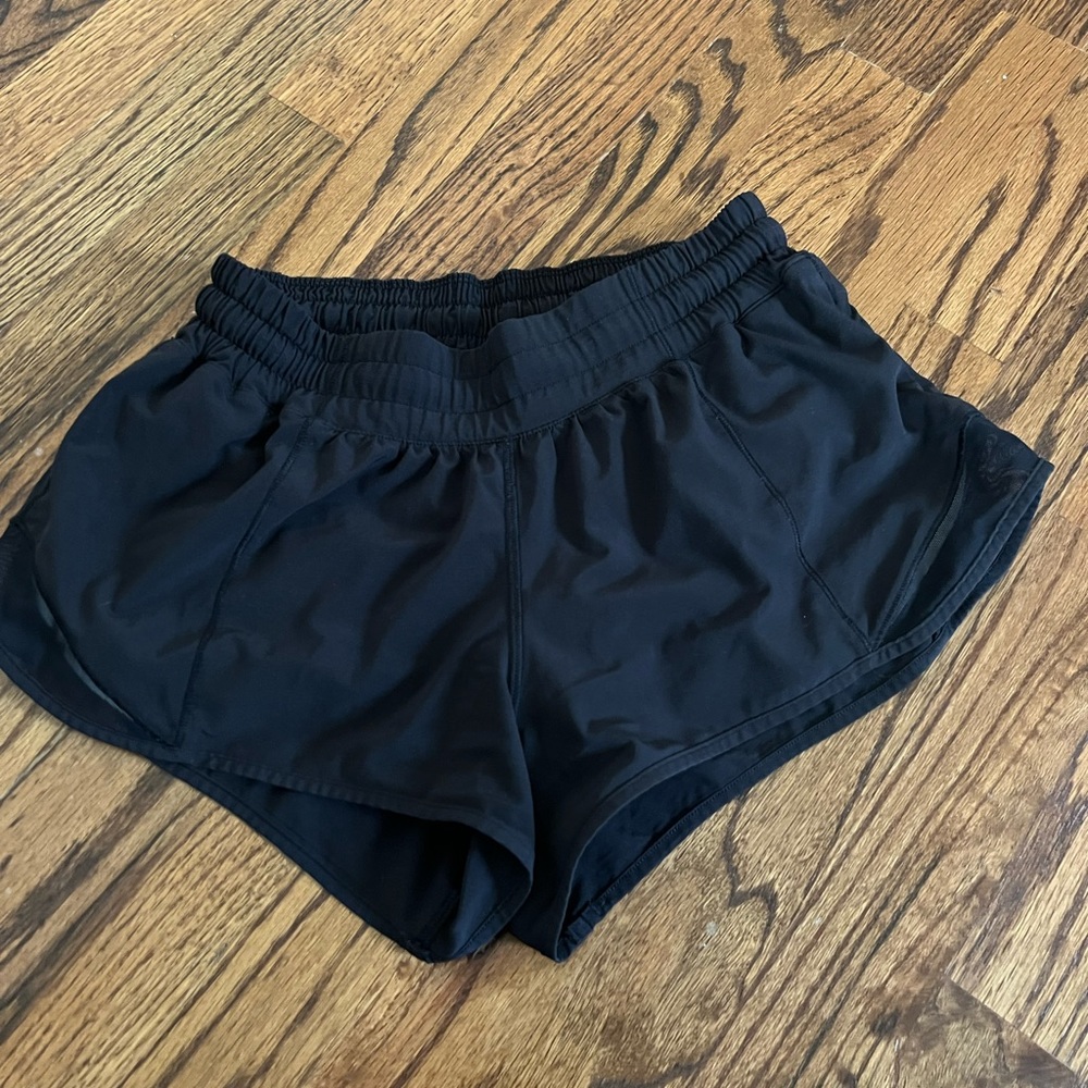 Lululemon 2.5 in hotty hot shorts, size 6, black